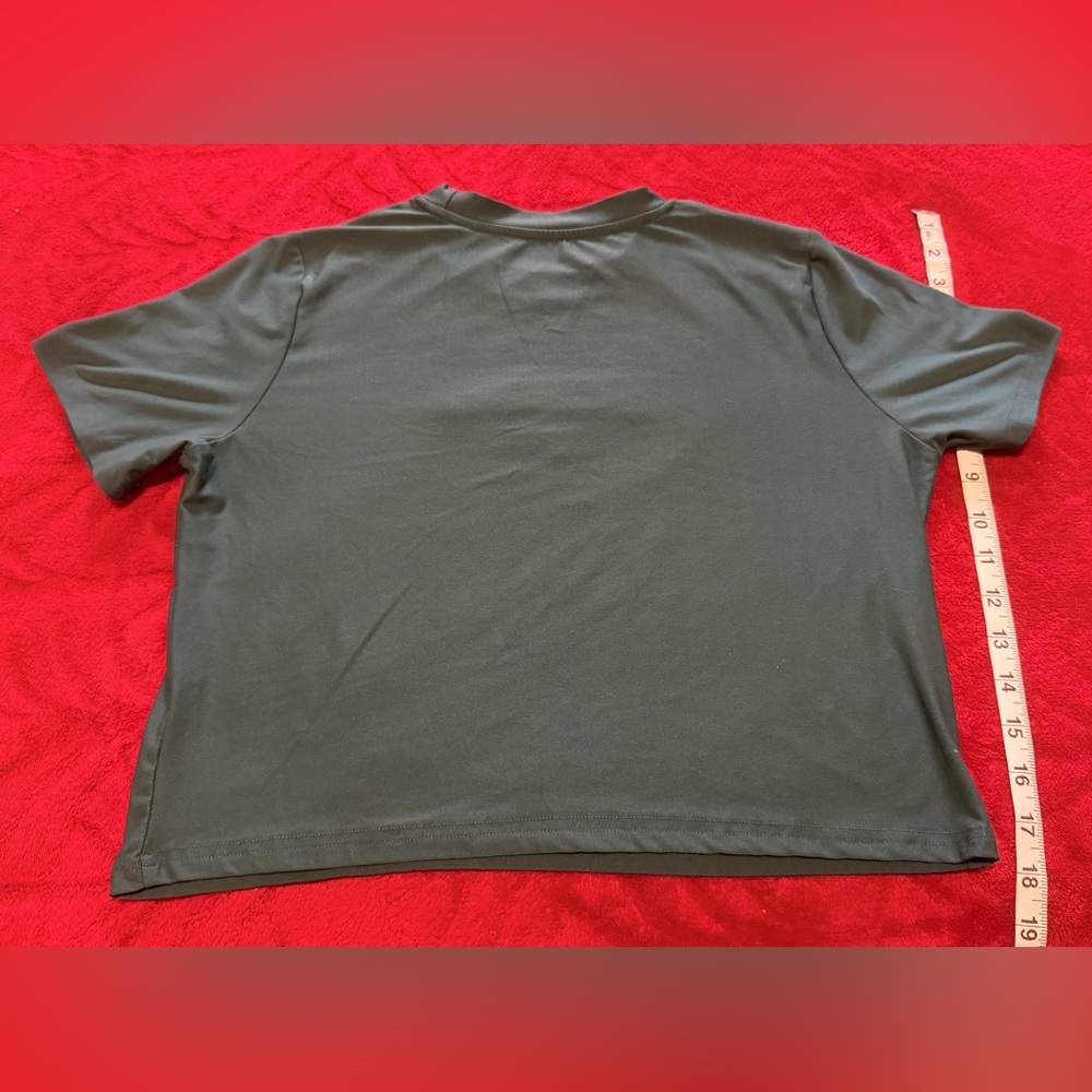 CLOSET CLEAR OUT XL Milano Crop T-Shirt Measurements in Pics Great Condition 😍🔥 - Picture 5 of 8